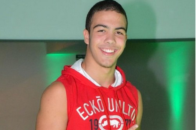 Aos 14 anos, Ronald está vivendo affair com modelo de 27 anos