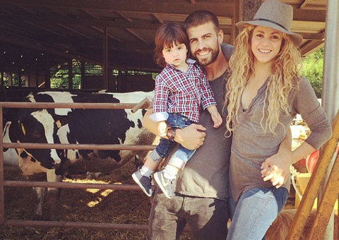 Com 1 ano e 8 meses, filho de Shakira e Piqué está aprendendo a ler