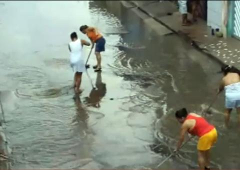 Chuva causa alagamentos em Manaus