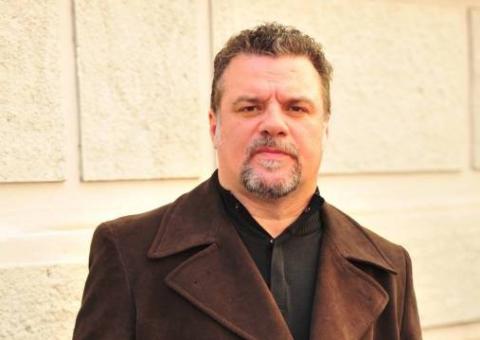 Russo é torturado por capangas de Mustafá