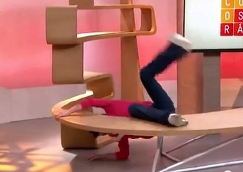  Sandra Annenberg usou dublê em vídeo levando tombo ao vivo