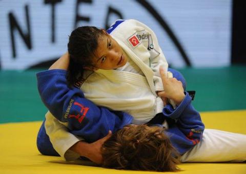 Sarah Menezes conquista no Rio seu terceiro bronze em Mundiais