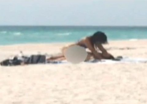 Casal faz sexo em frente a crianças na praia e acaba preso