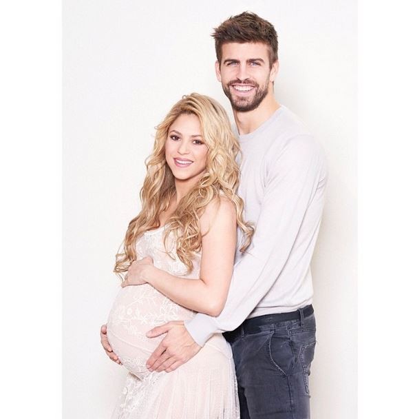 Shakira posa com Piqué: "Nosso segundo filho chegará logo"