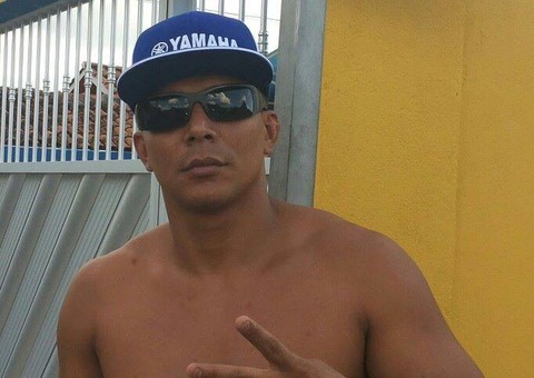 Taxistas matam homem a facadas e pauladas na cabeça