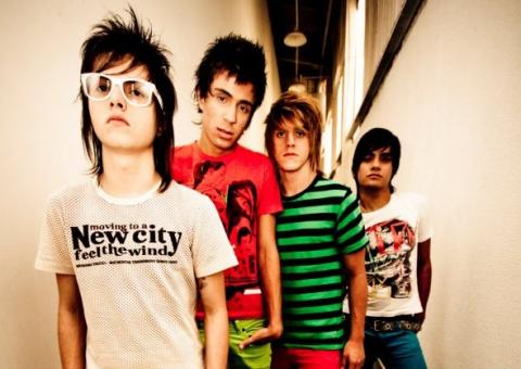 Pe Lanza se irrita com fãs e diz que está de saco cheio de ter que aturá-los