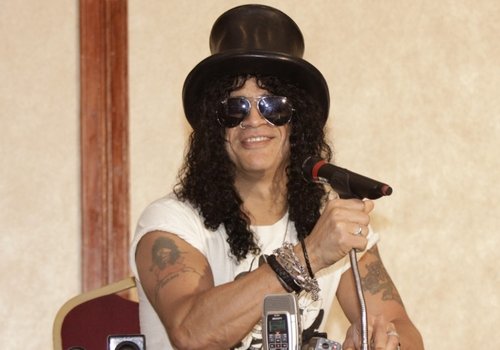 Slash, ex Guns’ n Roses, diz que drogou sogra para transar com namorada