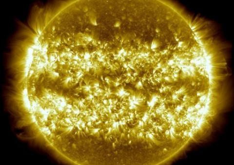 Nasa registra quatro potentes erupções solares