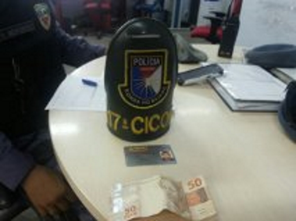 Motoqueiro sem habilitação tenta subornar tenente com 50 reais