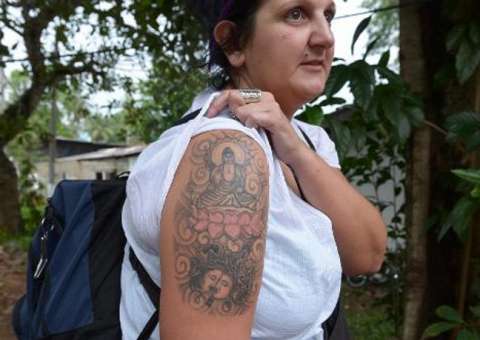 Turista britânica detida no Sri Lanka por tatuagem de Buda