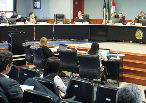 Prefeito recebe multa por descontrole de almoxarifado