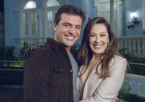 Enganado, Théo se renderá aos encantos de Lívia