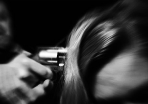 Mulher é assassinada com três tiros na cabeça