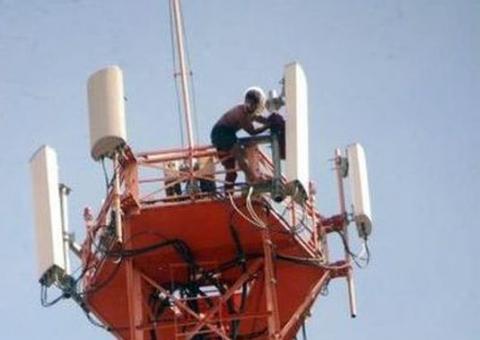 Operadoras não cumprem obrigações e Anatel não fiscaliza, afirma deputado