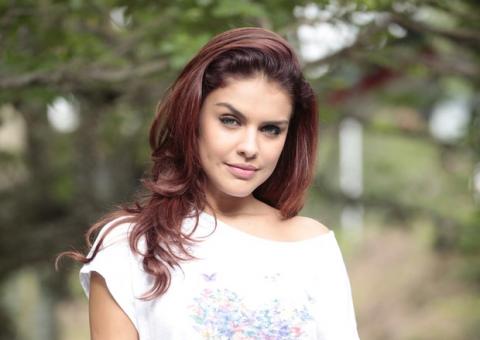 Rosângela descobre que Lívia é a chefa do tráfico