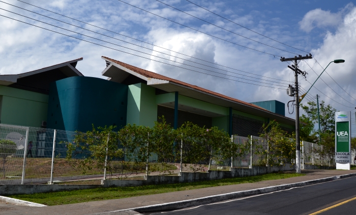 UEA abre incrição para contratação de professor temporário