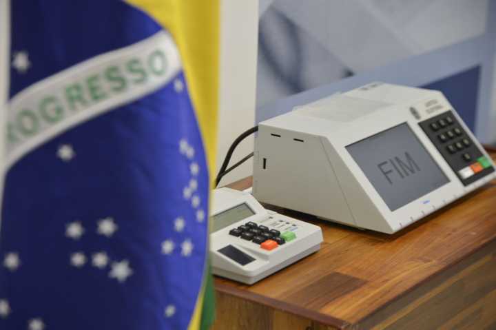Comissão do Senado aprova PEC da Eleição Direta