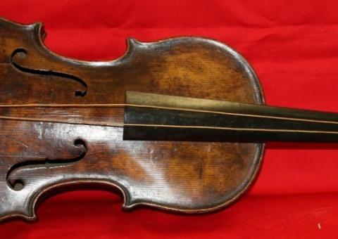 Violino do Titanic 'emerge' 101 anos após o naufrágio