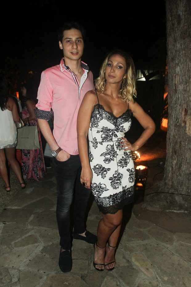 Namorado de Valesca Popozuda dá em cima de médica que prova traição