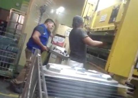 Operário fica preso em máquina e tem dedos triturados