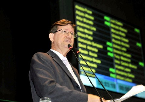 Deputado defende corte de benefício pago a promotores e procuradores