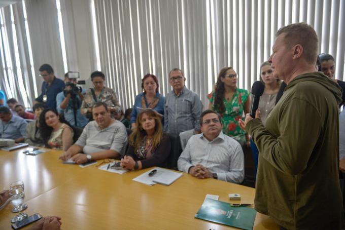 Arthur Virgílio assinou decreto com as diretrizes para reduzir custeio na prefeitura de Manaus - Foto: Divulgação/Semcom