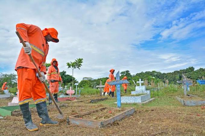 Prefeitura fez limpeza nos cemitérios de Manaus para o Dia de Finados