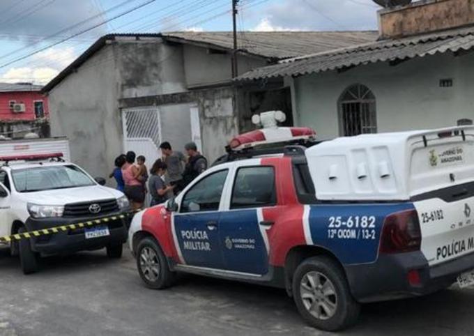 Amigos encontram homem morto dentro da própria casa em Manaus - Portal do Holanda