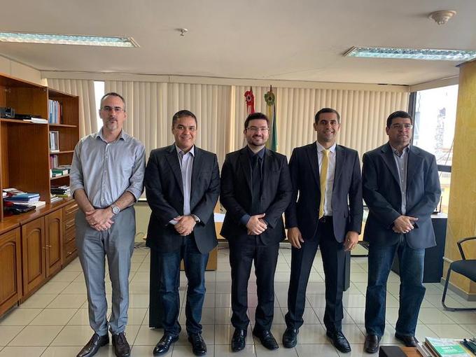 Reunião com o tenente-coronel Vinícius Almeida e defensores públicos Ricardo Paiva e Theo Eduardo da Costa - Foto: Divulgação/Seap