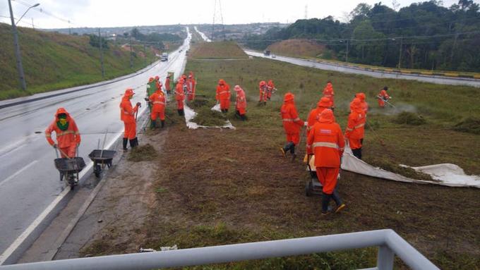 Equipes retiraram materiais e entulhos separados pelos moradores do bairro Nova Conquista, zona Leste - Fotos: Divulgação/Semulsp