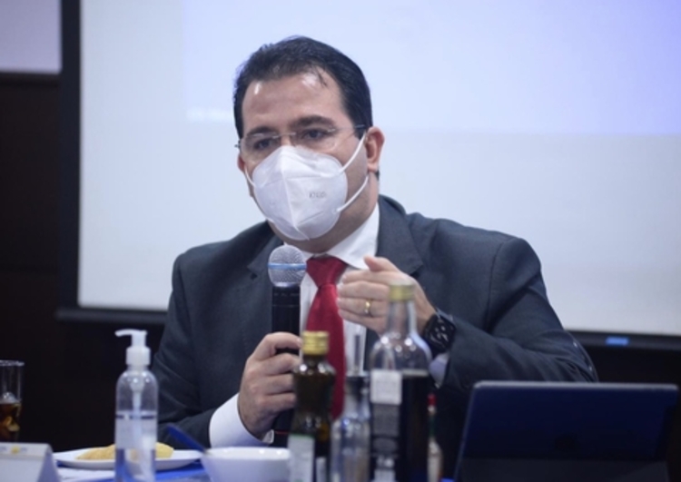 Candidato a vice-prefeito pretende acabar com a burocracia para enfrentar a crise. Foto: Antônio Lima 