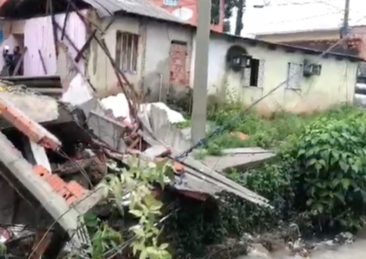 Casa desabou mais cedo - Foto: Divulgação