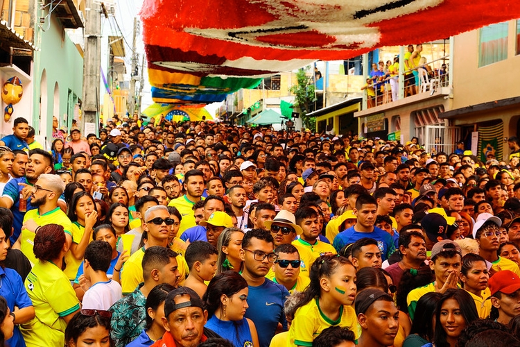 File:Torcedores assistindo Jogo do Brasil na Copa do Mundo 2022