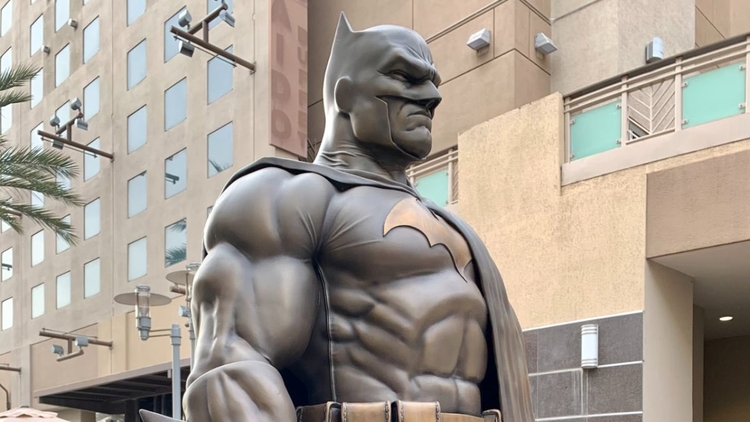 Batman ganha estátua de bronze. Foto: Reprodução