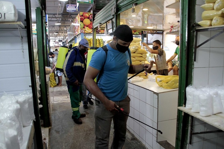 Aplicação de hipoclorito de sódio combate doença - Foto: Altemar Alcântara/Semcom