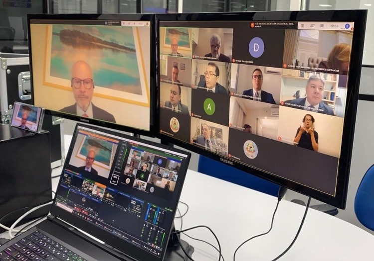 Sessão foi traduzida em Libras - Foto: Divulgação/TCE-AM