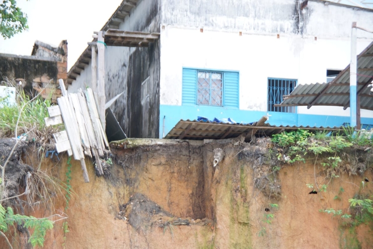 Terras caídas em Parintins - Foto: Defesa Civil do Estado
