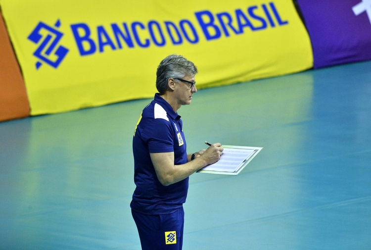 Renan Dal Zotto é técnico da seleção masculina de vôlei — Foto: Marcos Ribolli/CBV