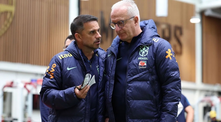 Rodrigo Caetano e Dorival Júnior na concentração da Seleção Brasileira em Londres. Foto: Rafael Ribeiro/ CBF