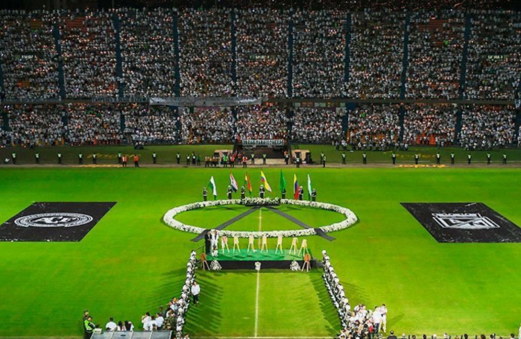 Brasil vence a Colômbia em amistoso com homenagens à Chapecoense