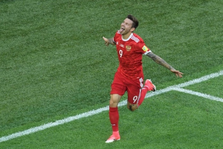 Smolov comemora segundo gol da Rússia na estreia da Copa das Confederações Foto: François Xavier Marit/AFP