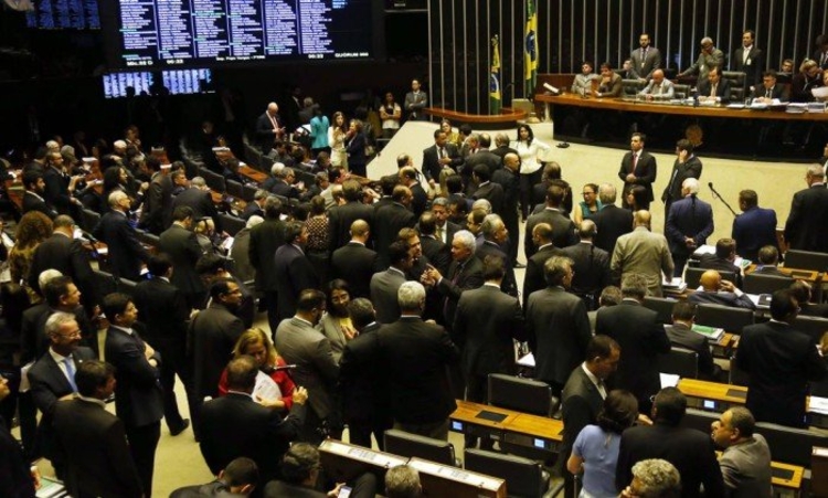 O plenário da Câmara dos Deputados - Givaldo Barbosa / Agência O Globo / 12-9-17