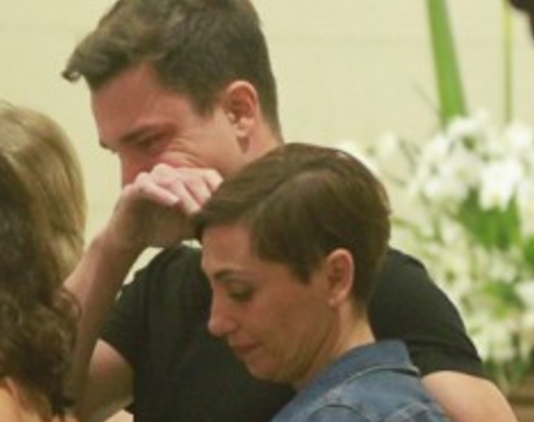 Diego e Patrícia na missa de 7º dia do pai. Foto: Brazil News