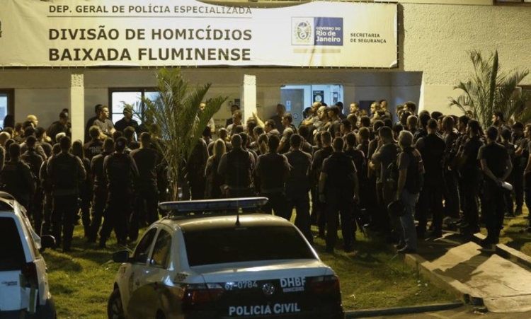 Na eleição de 2016, a Delegacia de Homicídios da Baixada Fluminense deflagrou operação para investigar assassinatos de candidatos na região - Alexandre Cassiano / Agência O Globo