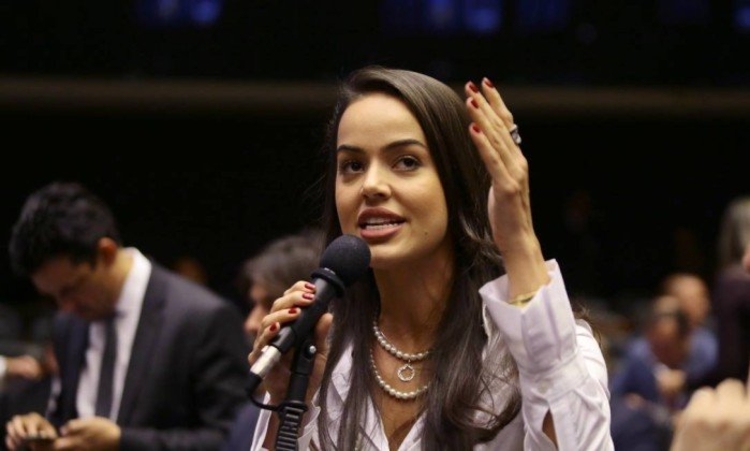A deputada Shéridan (PSDB-RR) no plenário da Câmara - Jorge William / Agência O Globo / 20-9-17