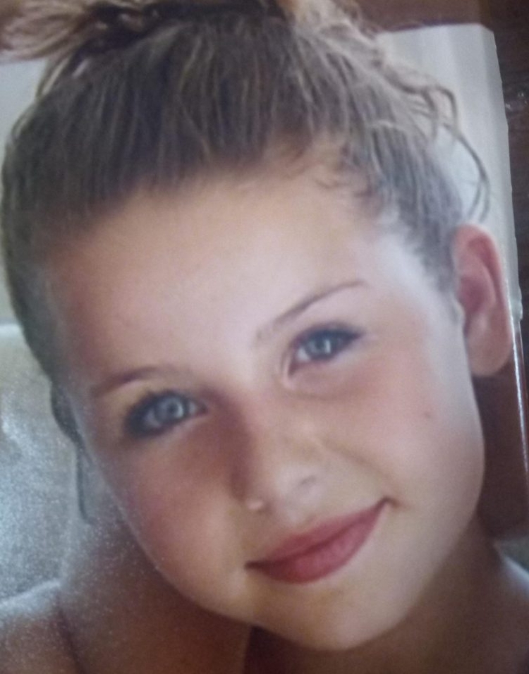 Menina de 11 anos se suicida por se achar feia e deixa país
