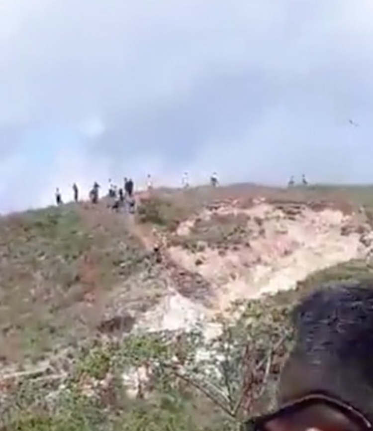 Famílias venezuelanas precisaram fugir de ataques violentos de brasileiros Foto: Reprodução