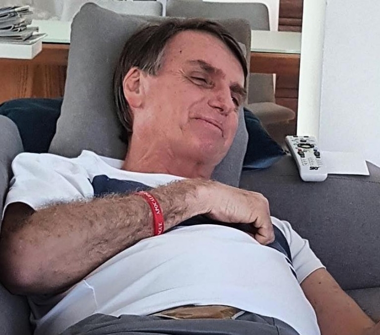 Bolsonaro ainda usa uma bolsa de colostomia Foto: Reprodução/Instagram