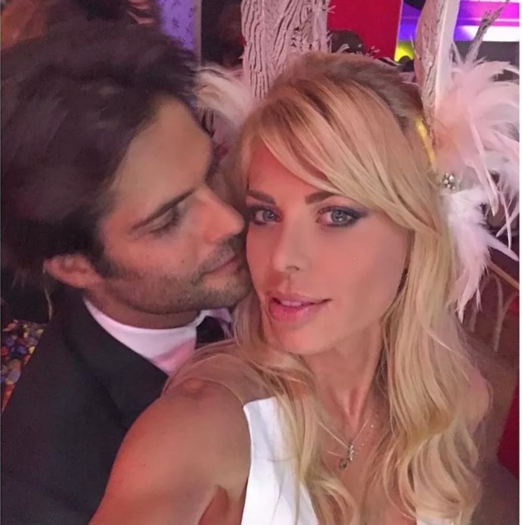 Caroline e o marido Jorge Sestini (Foto: Reprodução Instagram) 