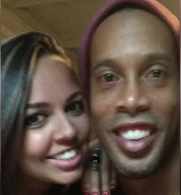 Ronaldinho Gaúcho vai casar com as duas namoradas